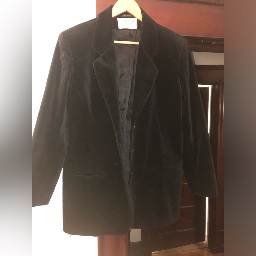 Vintage Classic Velvet Blazer in black